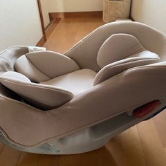 新生児から使えるチャイルドシート譲りますの画像