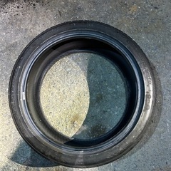 タイヤ　225/40r18