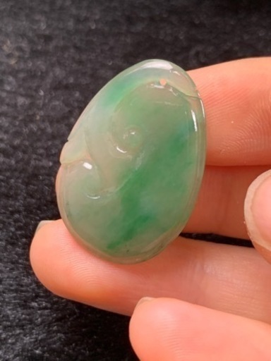 本翡翠ペンダント　jewelry 宝石 貴重 根付 陽緑　氷種ヒスイ　ミャンマー産　お買い得品　ギフトプレゼント