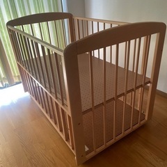 ベビーベッドの画像
