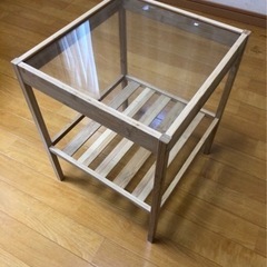 IKEA ガラステーブルの画像