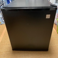 小型冷蔵庫。