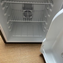 小型冷蔵庫。の画像
