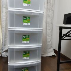 衣装ケース大5個中2個 計7個 2000円