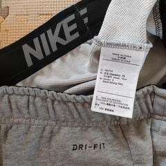 NIKE（ナイキ）ジョガーパンツ　グレー色の画像