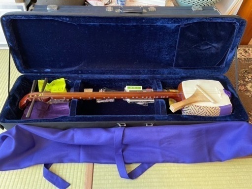 新古品　三味線(ケース付)