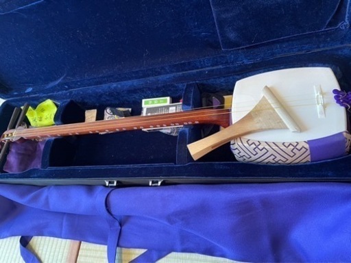 新古品　三味線(ケース付)