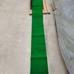 中古品　ゴルフのパター練習用のマット　(取りに来ていただける方)の画像