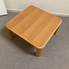 テーブル　脚は折り畳み