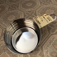 【新品】ステンレス計量カップ・菜箸２本＆計量スプーン（プラスティック）の画像
