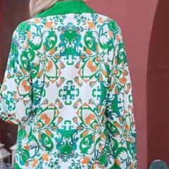 SHEIN　ボタン付きブラウスの画像
