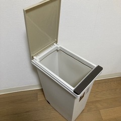 フタ付きゴミ箱(20L)の画像