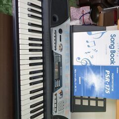 ヤマハ　電子キーボード　61鍵盤