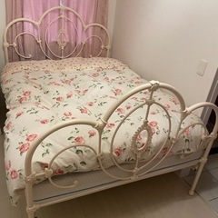 Laura Ashley ローラアシュレイ サマセット ダブル ベッドフレーム 1週間限定出品！Laura Ashley(ローラアシュレイ） SOMERSET(サマ