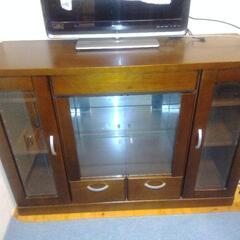 予約中。(値下げ断行。美品です!)オシャレでモダンな茶色の棚