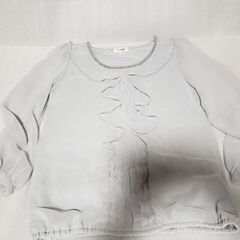 フォーマルにも！カットソー　ブルーグレー系の画像