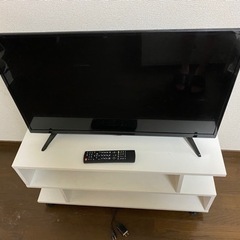 テレビとテレビ台のセットの画像