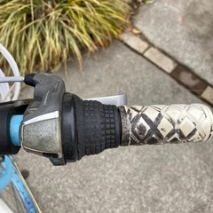 ジャンク子ども自転車、女の子、前タイヤパンクの画像