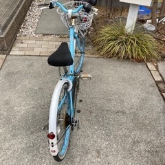 ジャンク子ども自転車、女の子、前タイヤパンクの画像