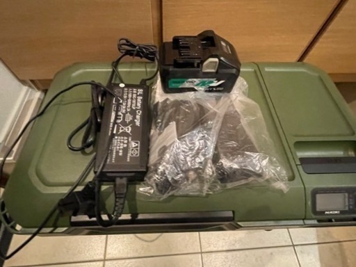 ハイコーキ　冷温庫(バッテリー付き) HIKOKI 希少サイズ25Ｌ