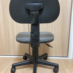 椅子　キャスター付きの画像