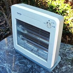 ★TEKNOS 電気ストーブ ES-K710(W)-C