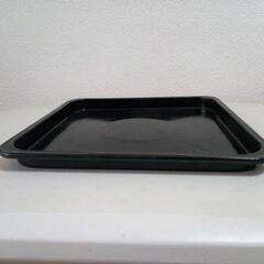 電子オーブンレンジのトレー及び焼き網。の画像