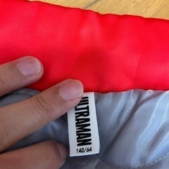 【ほぼ新品未使用】ウルトラマン　ダウンベストの画像