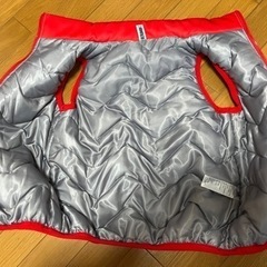 【ほぼ新品未使用】ウルトラマン　ダウンベストの画像