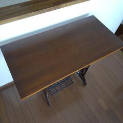 アンティークテーブル(足踏みミシンの脚)の画像