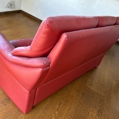 【引渡し予定者決まりました】三人掛けソファ　レッド　本革　合皮の画像