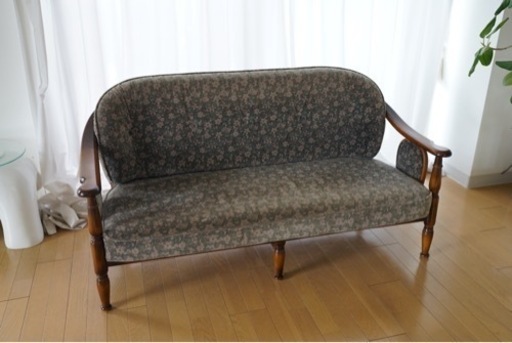 カリモク コロニアル ソファ 2人掛け アンティーク風