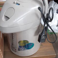 電気ポットの画像