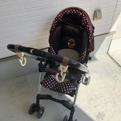 ミッキーのベビーカーの画像