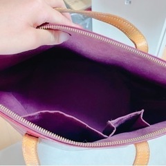 ヴィトンロゴ 型押しハンドバッグの画像