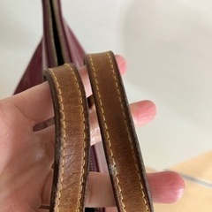 ヴィトンロゴ 型押しハンドバッグの画像