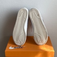 NIKE WMNS MID BLAZER 77"WHITE"の画像