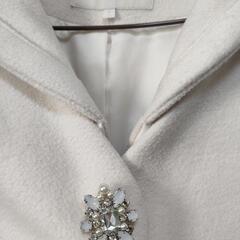 値下げ　プロポーションボディドレッシング フード付きvカラーコートの画像