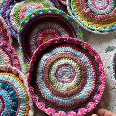 アクリル毛糸手作り鍋敷一個のねだんです。の画像