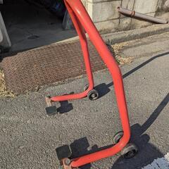 メンテナンススタンドとバイク