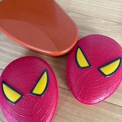 UNIQLO ジブリ　スパイダーマン弁当箱の画像