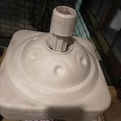店の旗立て。