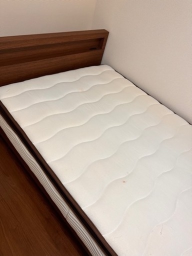 セミダブルベッドフレーム+マットレス 使用期間半年 【成立済】