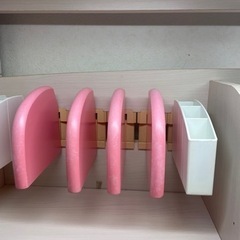 【読谷村】白を基調とした学習机の画像