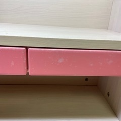 【読谷村】白を基調とした学習机の画像