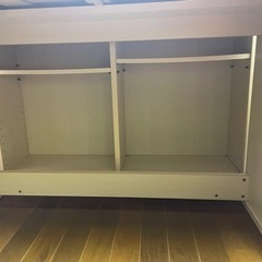 【読谷村】白を基調とした学習机の画像