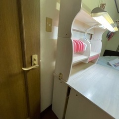 【読谷村】白を基調とした学習机の画像