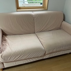 【無料】淡いピンクのソファ