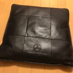 メルセデスベンツ大きいクッション