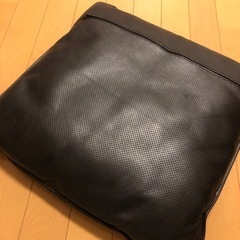 メルセデスベンツ大きいクッションの画像